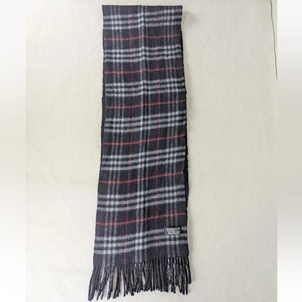 Vintage Burberry Classic Black and Red Plaid Scarf 100% lambs wool(unisex)